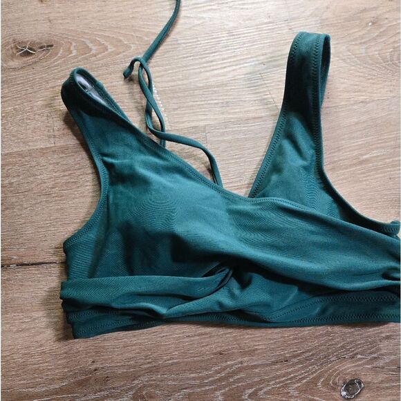 Green Bikini with Wrap Design and Supportive Straps - Picture 3 of 7